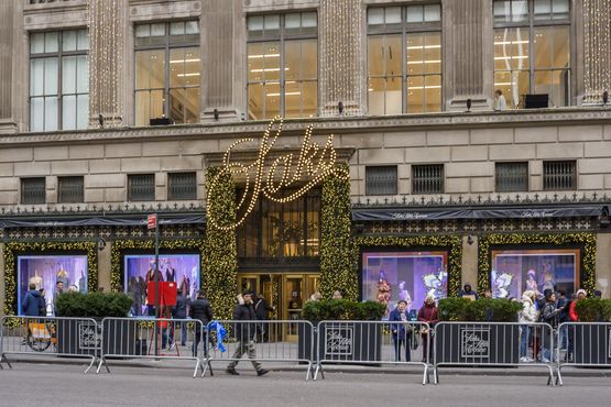 Saks não consegue pagar as dívidas. É o fim das lojas de departamento?