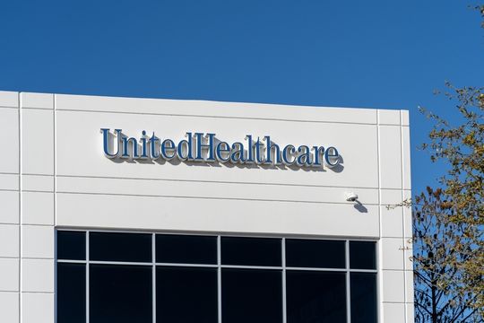 UnitedHealth sofre com sinistralidade e corta guidance; ação implode