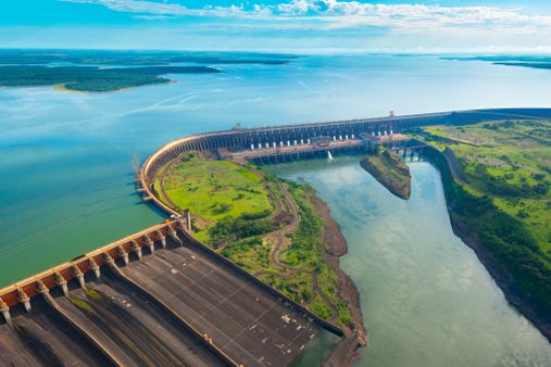 EUA faz mega acordos com energia de Itaipu para AI e urânio – mas no Paraguai