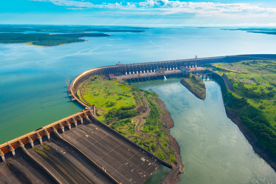 EUA faz mega acordos com energia de Itaipu para AI e urânio – mas no Paraguai