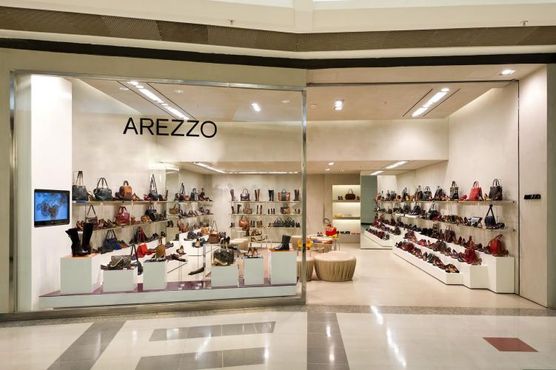 Arezzo ganha margem e entrega na crise