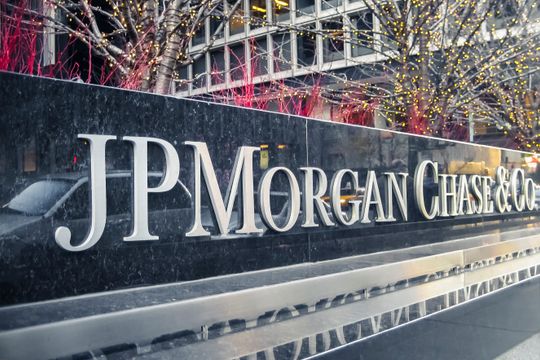 Alívio em Wall Street: JP Morgan, Citi e Wells Fargo lucram mais que o esperado