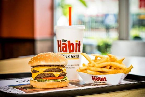 YUM, dona da Pizza Hut, aposta em hambúrgueres gourmet