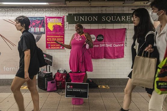 Sheshe, a voz poderosa do metrô de Nova York