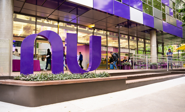 Nubank tem lucro recorde no 2º tri; crédito cresce menos
