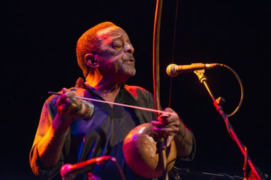 Naná Vasconcelos: o percurso de um percussionista