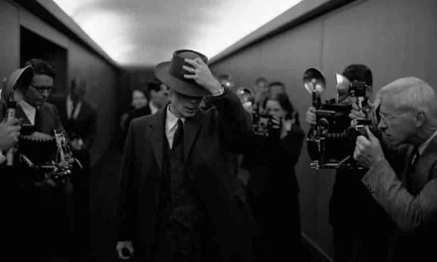Em Oppenheimer, o dilema moral do pai da era nuclear