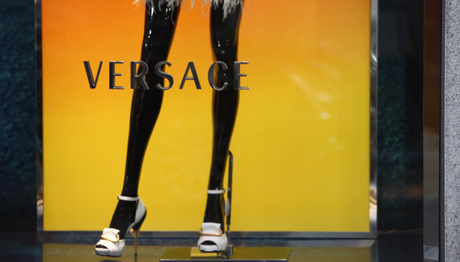 O Diabo já vestia Prada. Agora também veste Versace
