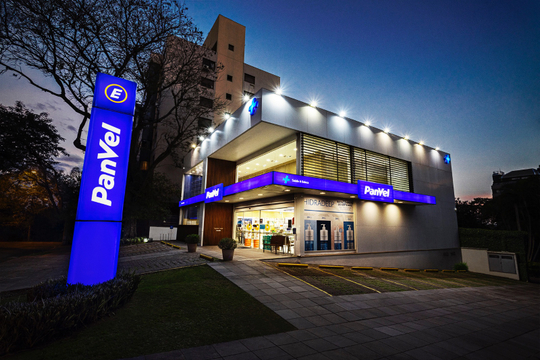 Kinea zera posição na Panvel em block trade
