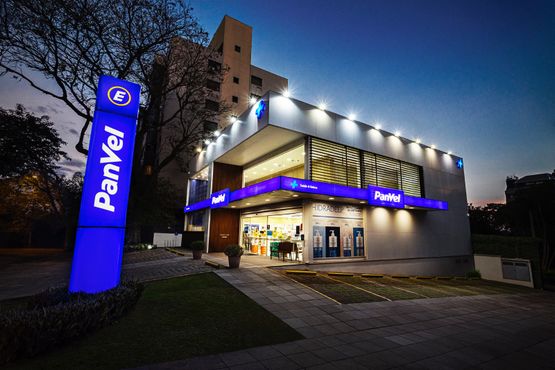Kinea zera posição na Panvel em block trade
