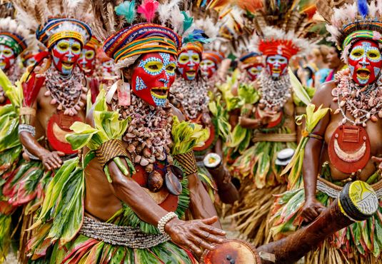 Papua Nova Guiné: entre o fio que sustenta e o elo que prende