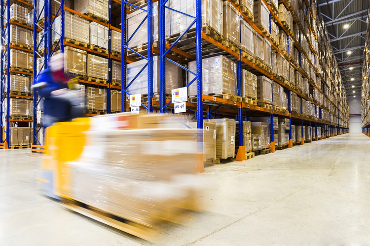 Absorção de galpões cai no tri, mas ainda supera oferta nova