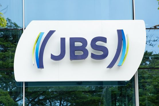 É tri! JBS e seus executivos são eleitos os melhores do setor de alimentos e bebidas