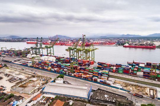 Abu Dhabi Ports paga US$ 835 milhões por terminais em Santos e Itaqui