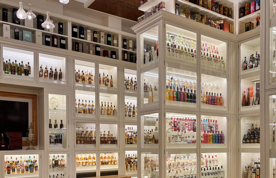 Uma biblioteca dos sonhos para quem ama whisky