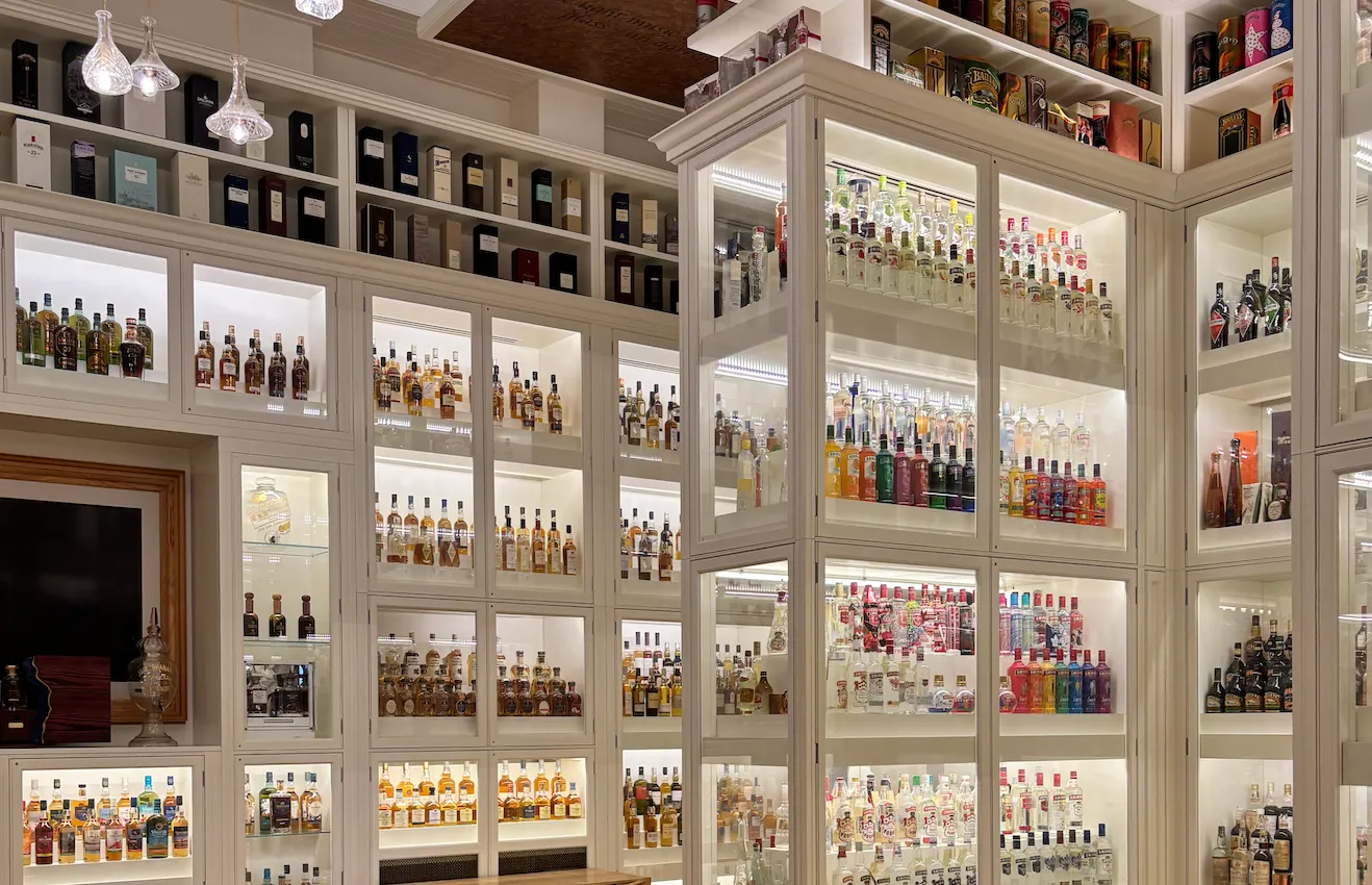 Uma biblioteca dos sonhos para quem ama whisky