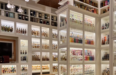 Uma biblioteca dos sonhos para quem ama whisky