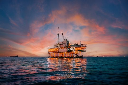 Equinor começa perfuração em Raia e compra parque eólico