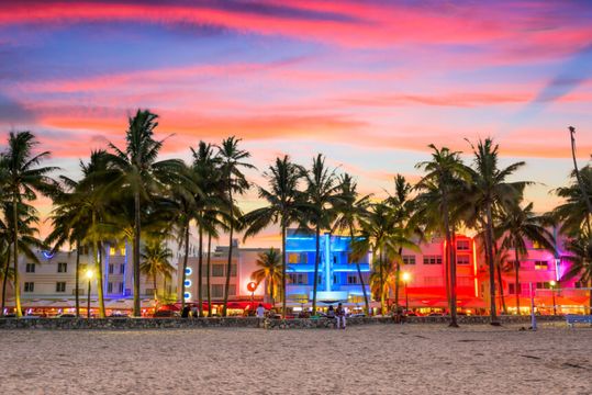 Jeff Bezos se muda para Miami, engrossando a fila
