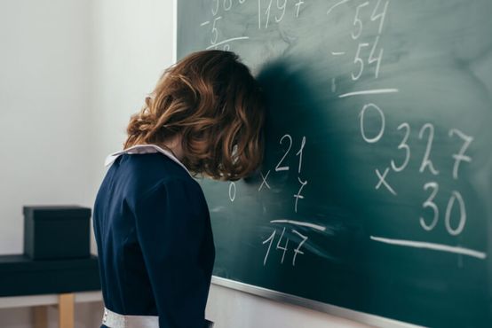 O Brasil passa vergonha na escola. Essa startup tem mais R$ 40 milhões para atacar o problema
