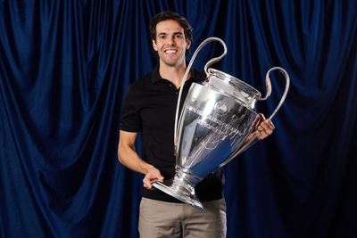 Kaká vale ouro. Pergunte às marcas…