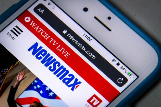 Newsmax, a TV pró-Trump, explode 2.200% e já vale mais que a Fox
