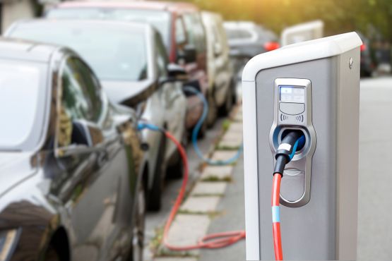 Recarregar para crescer: expansão de infra para veículos elétricos cria oportunidade de R$ 6,8 bi