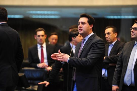 Políticos fazem do Paraná 'playground do populismo'