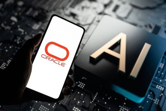 Oracle passa por 'revival' com demanda por IA; Ação vai ao high histórico