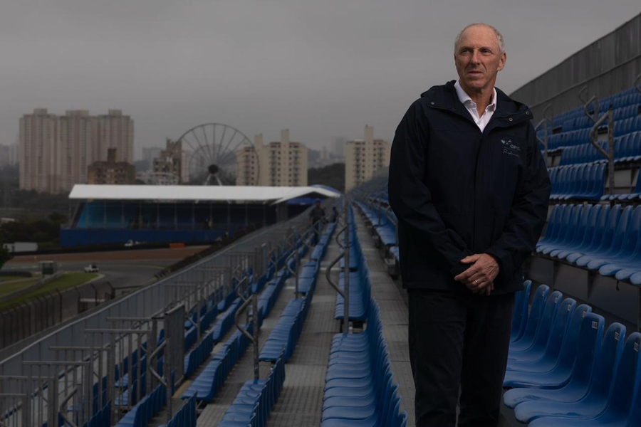 O carioca discreto que ressuscitou o maior pavão dos eventos, o Rio Fashion Week