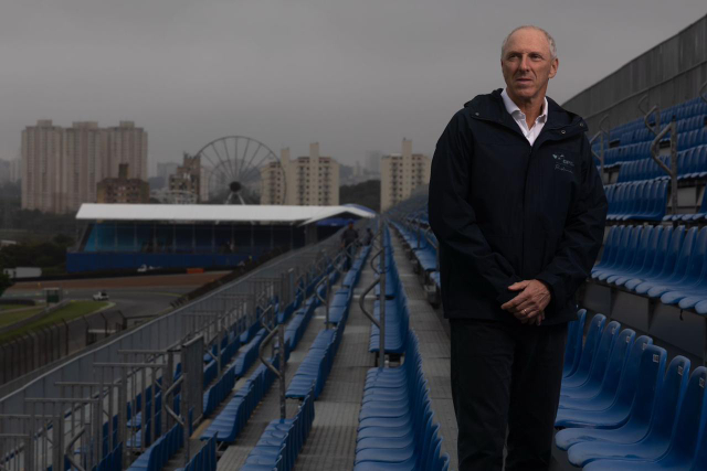 O carioca discreto que ressuscitou o maior pavão dos eventos, o Rio Fashion Week
