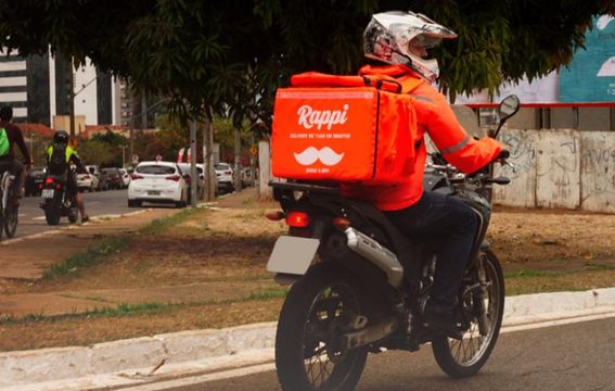 A Mottu quer ser a Localiza dos motoboys.  Elie Horn e José Galló estão na garupa