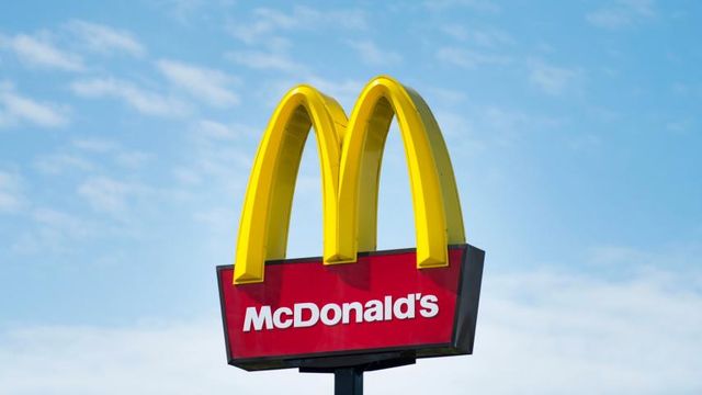 Fast food volta a contratar — onde tem vacina