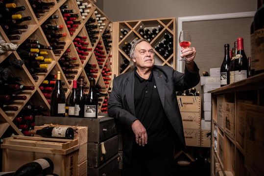 Robert Parker, que inventou uma indústria, está pendurando as taças