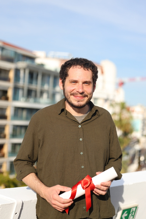 Único diretor brasileiro em Cannes volta para casa com o prêmio