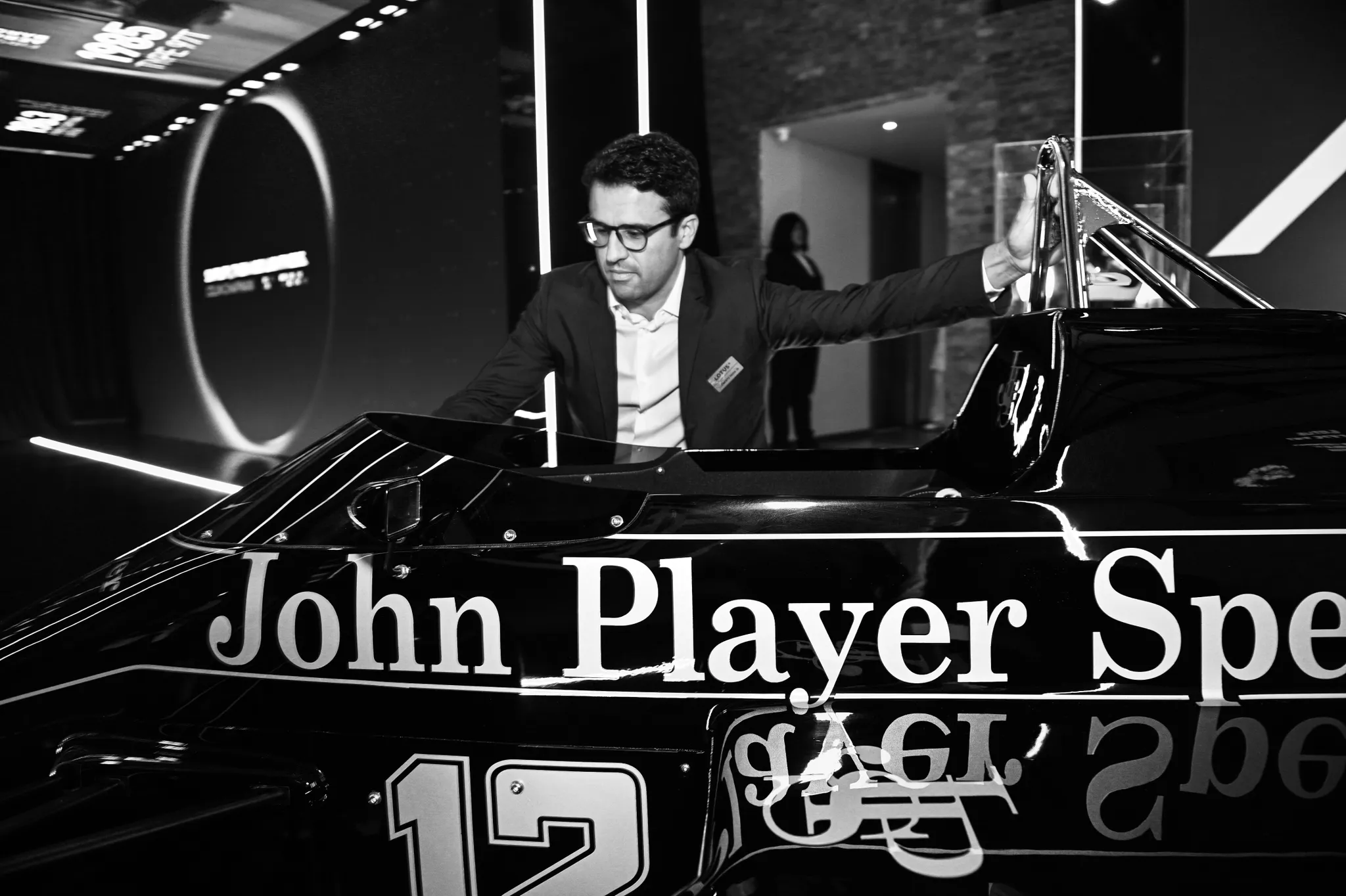 Na velocidade do play: Lotus Cars acelera e chega ao Brasil