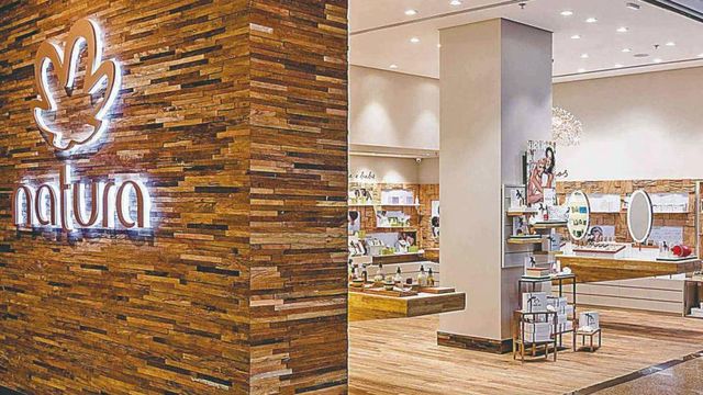 Natura chama analistas para discutir o tri; ação desaba 15,5%