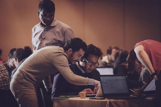 Softbank vai oferecer curso em inteligência artificial