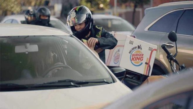 O Burger King vai até você. Até no trânsito