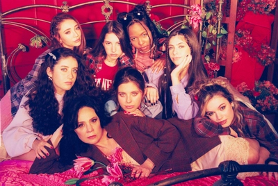 “Confissões de Adolescente”: marco pop dos anos 1990 vira musical