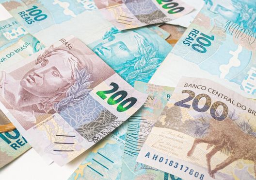 Política fiscal: vendo o copo meio cheio