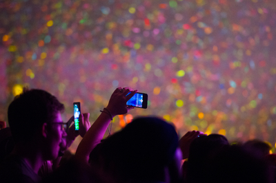 Você sobreviveria a uma festa sem celular?