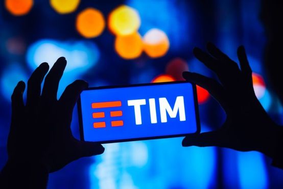 TIM estreia na TV por assinatura: uma estratégia para reter clientes