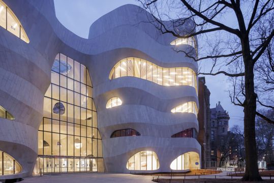 Nova York investe para continuar no topo: são bilhões em museus, trens, aeroportos