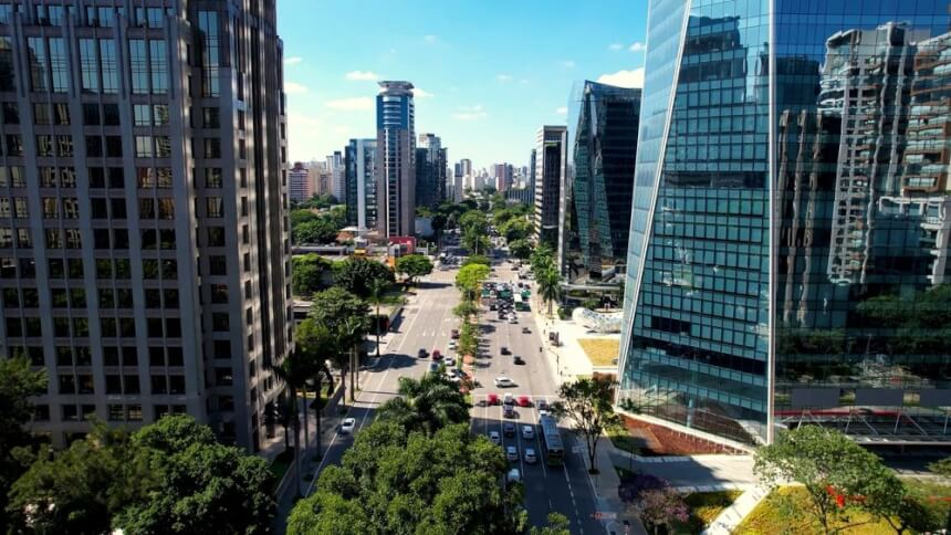 ‘Há uma terceira onda de volta aos escritórios,’ diz CEO da JLL