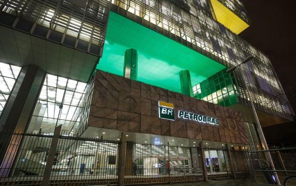 Liquidez global bate política e Petrobras capta mais de US$ 3 bi
