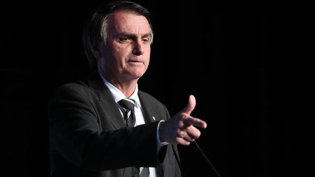 Na Petrobras, Bolsonaro ensaia um gol contra