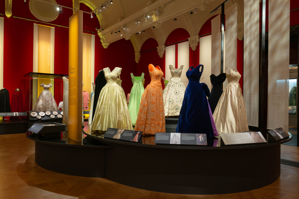 O poder das roupas da rainha Elizabeth II