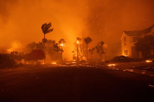 Inferno em Los Angeles já custa US$ 50 bilhões