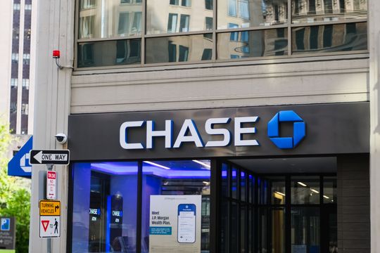 Para o JP Morgan, a boa e velha agência bancária ainda dá um caldo